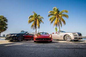 three cars red ferrari center view