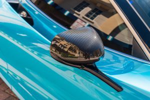 blue mclaren 720s mirror view