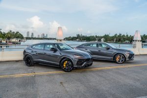 grey lamborghini urus side view