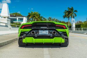 green lamborghini huracán evo back view