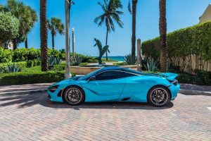 image of blue mclaren 720s side view thats available for rent in Miami Beach