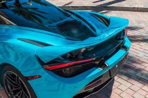 blue mclaren 720s back view